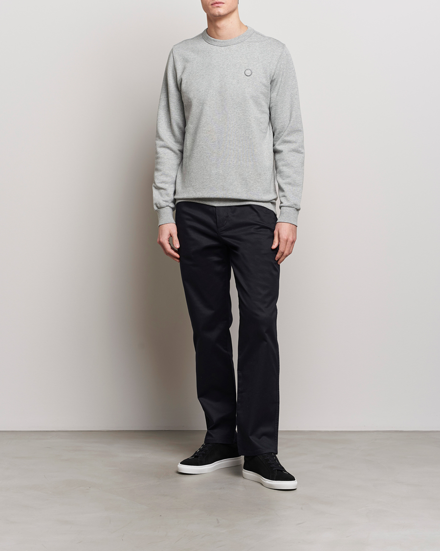 Heren | Truien | KnowledgeCotton Apparel | Erik Badge Sweatshirt Grey Melange