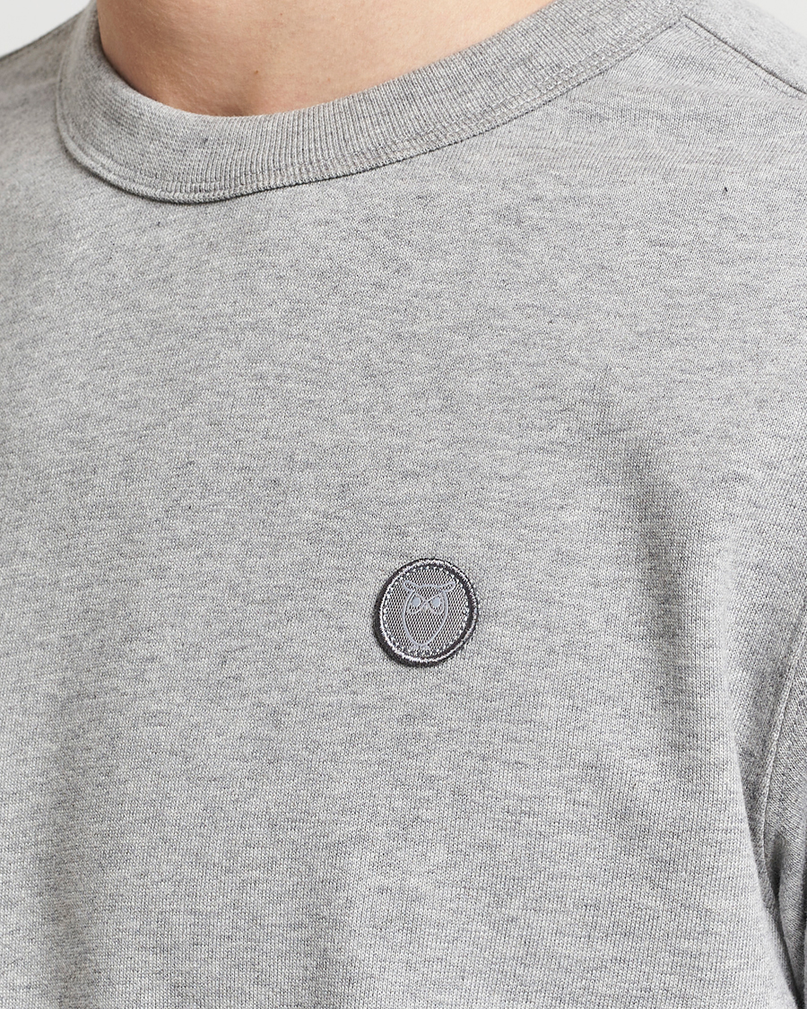 Heren | Truien | KnowledgeCotton Apparel | Erik Badge Sweatshirt Grey Melange