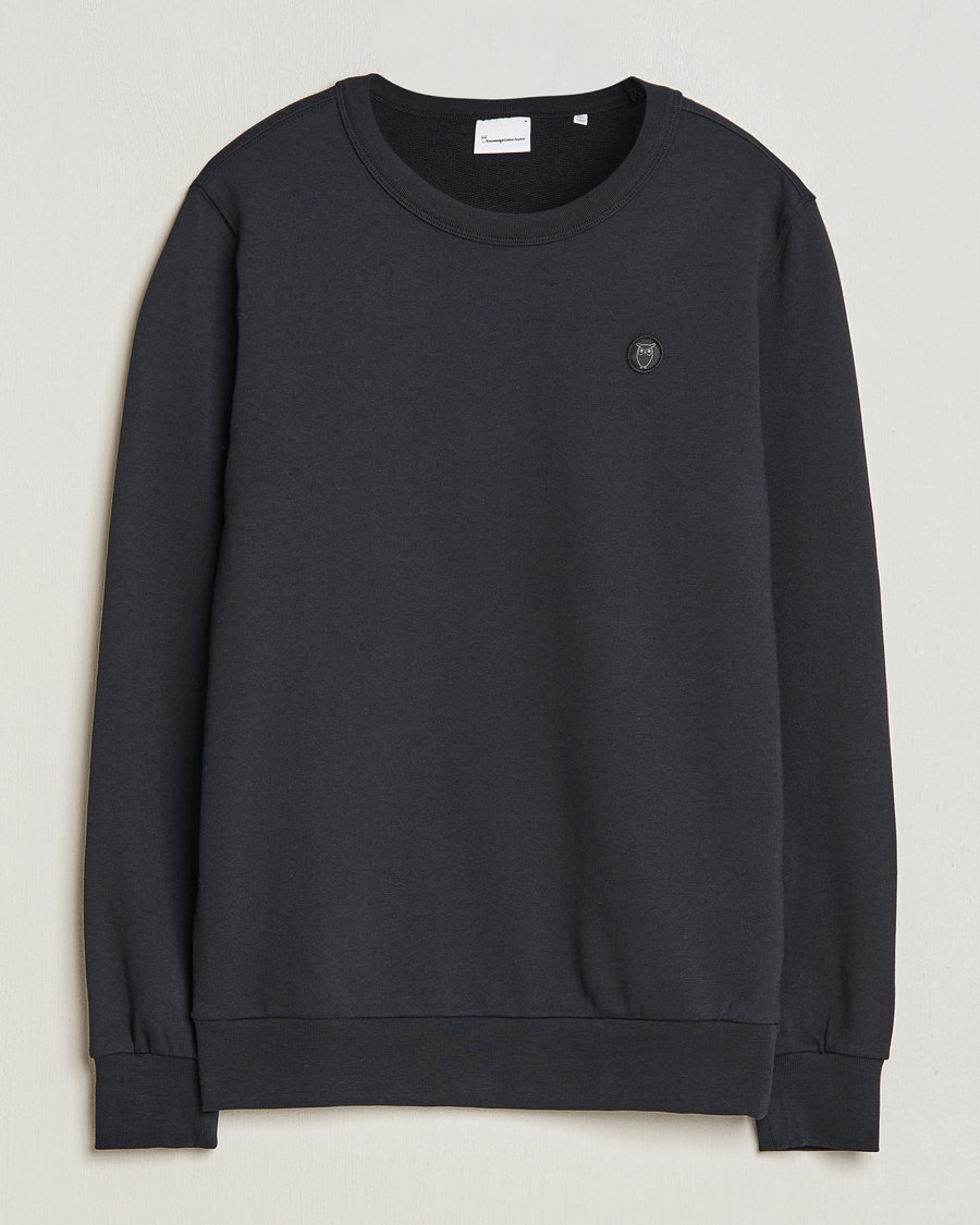 Heren | Truien | KnowledgeCotton Apparel | Erik Badge Sweatshirt Jet Black