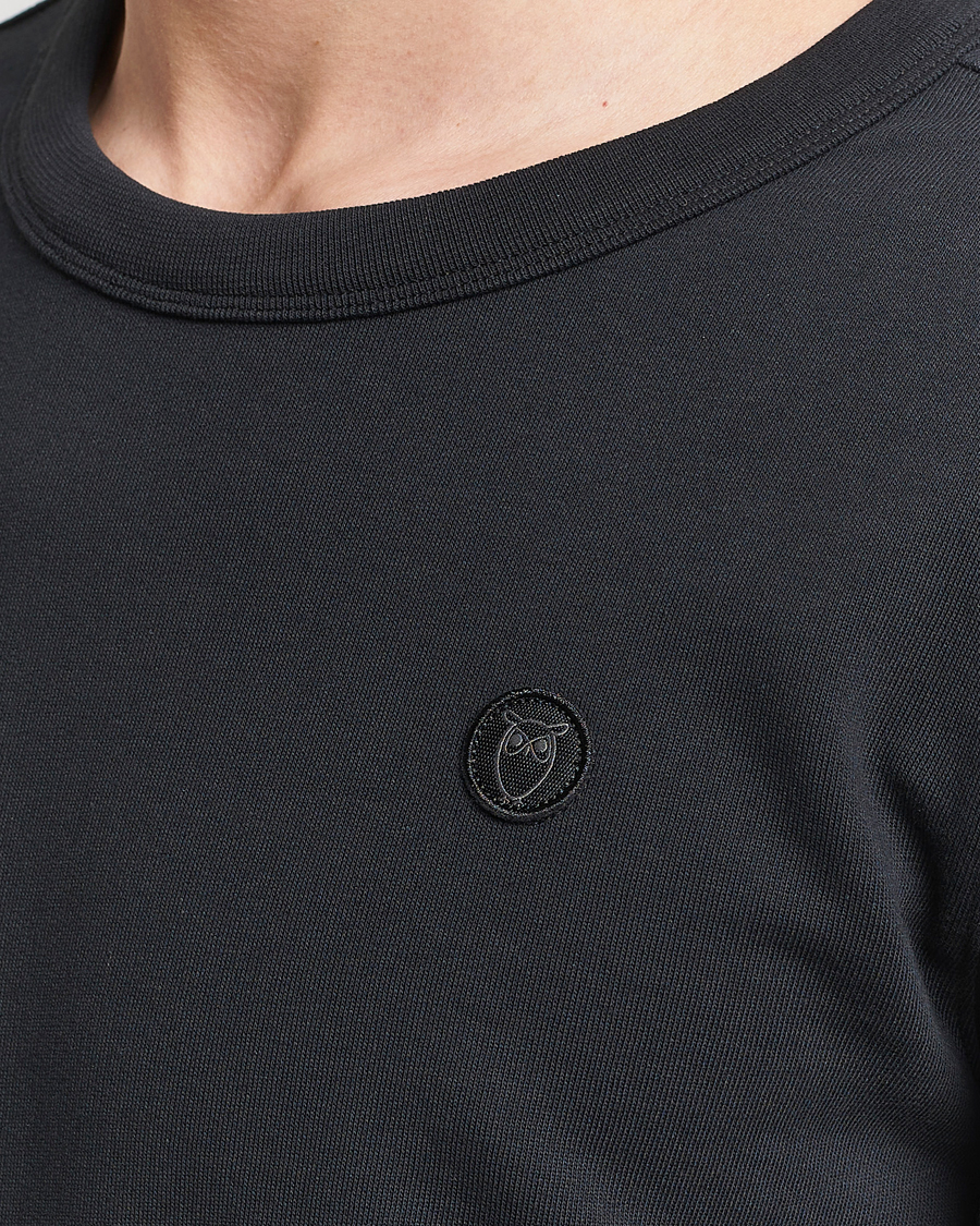 Heren | Truien | KnowledgeCotton Apparel | Erik Badge Sweatshirt Jet Black