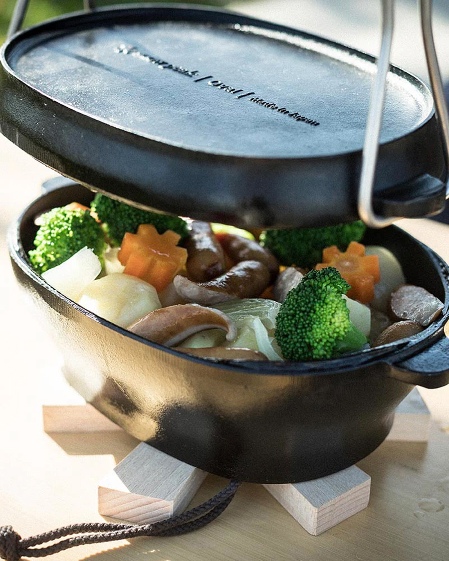 Heren | Outdoor living | Snow Peak | Micro Oval Cast Iron Oven