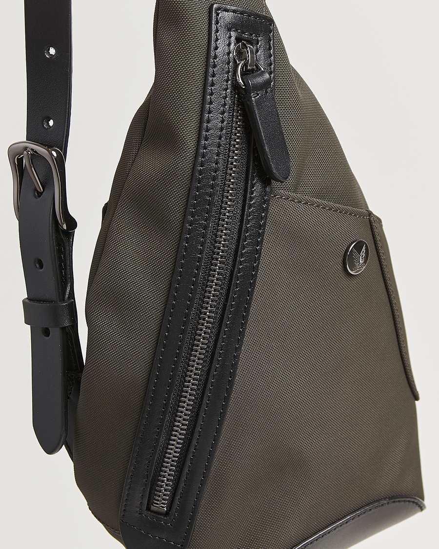 Heren | Mismo M/S Drop Crossbody Bag Shelter Green/Black | Mismo | M/S Drop Crossbody Bag Shelter Green/Black