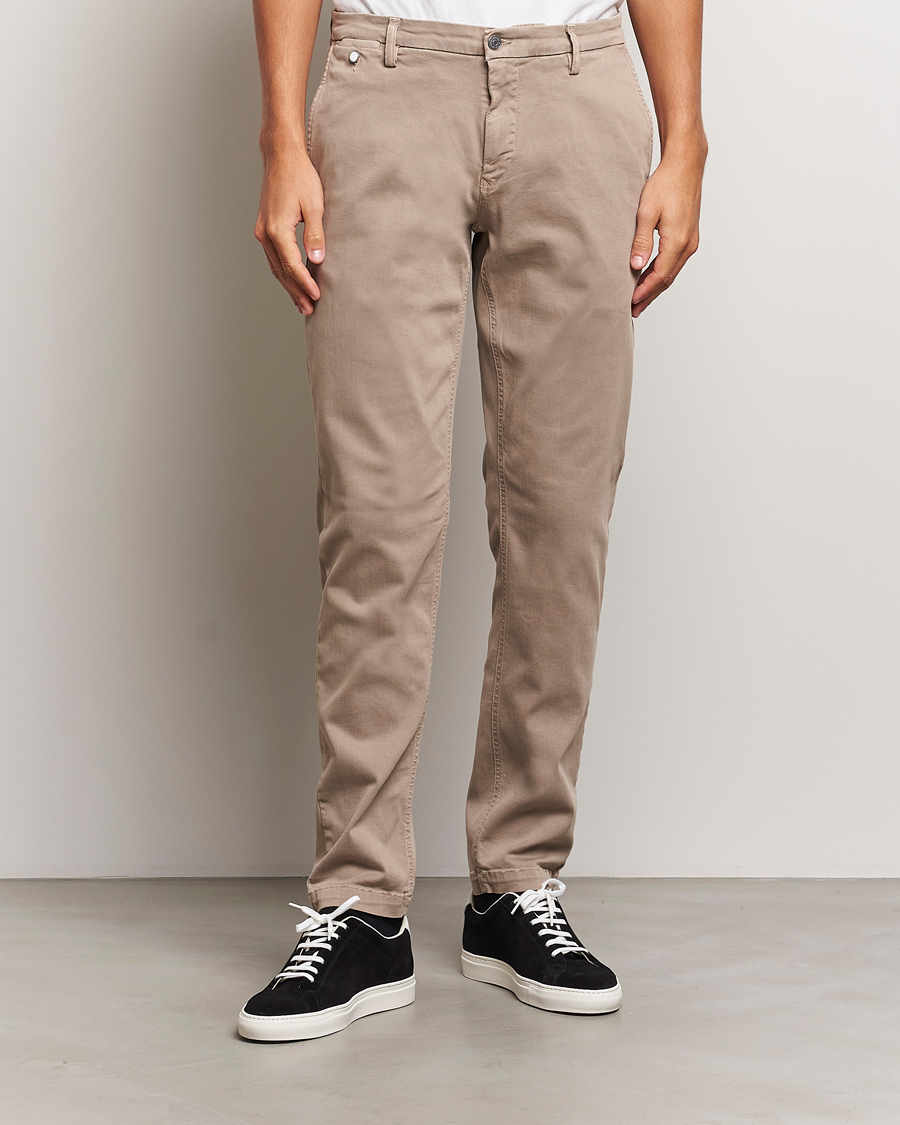 Heren | Broeken | Replay | Benni Hyperflex X-Lite Chinos Sand