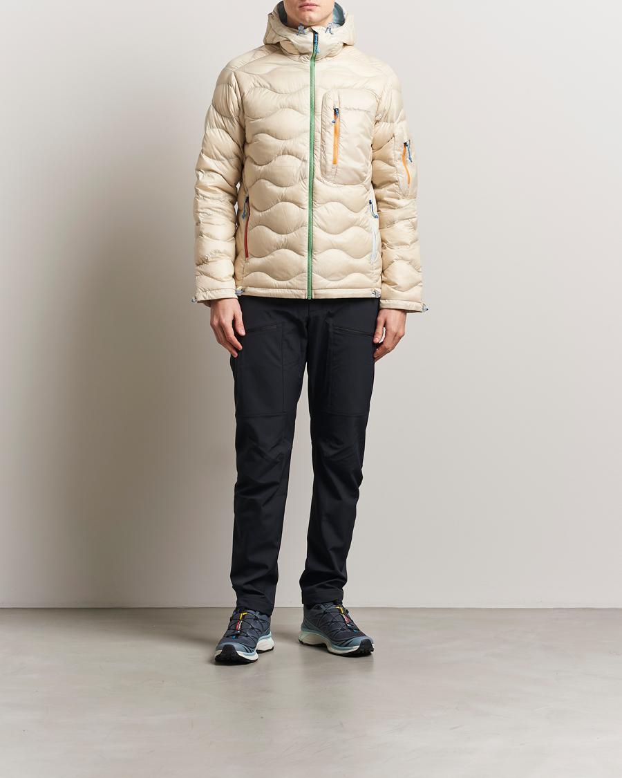 Heren | Jassen | Peak Performance | Helium Utility Down Hooded Jacket Sand Fog