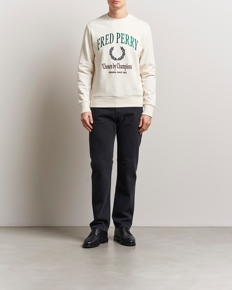 Heren | Truien | Fred Perry | Embroidered Champion Sweatshirt Ecru