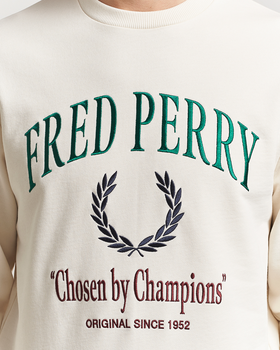 Heren | Truien | Fred Perry | Embroidered Champion Sweatshirt Ecru
