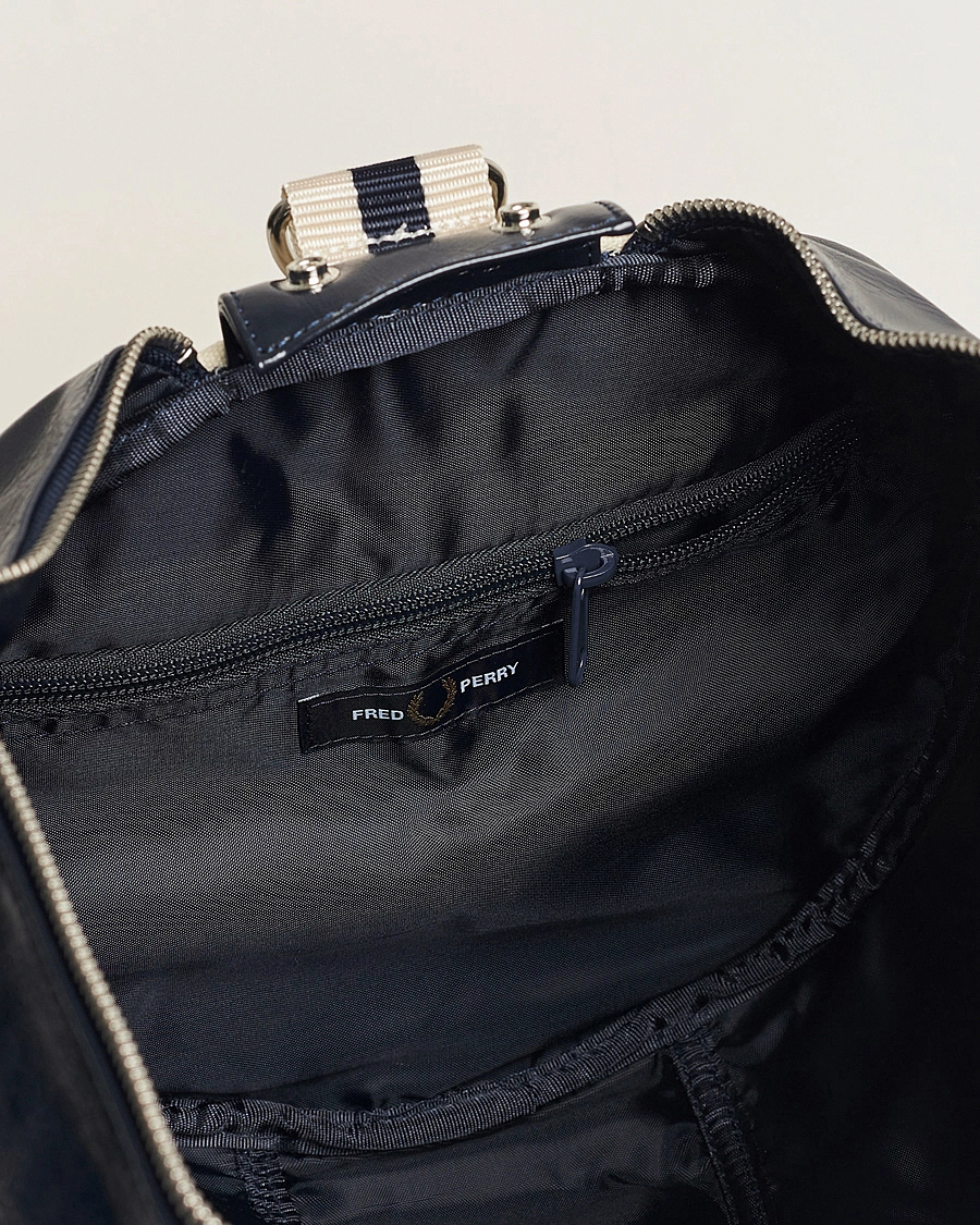 Heren | Tassen | Fred Perry | Classic Barrel Bag Navy/Ecru