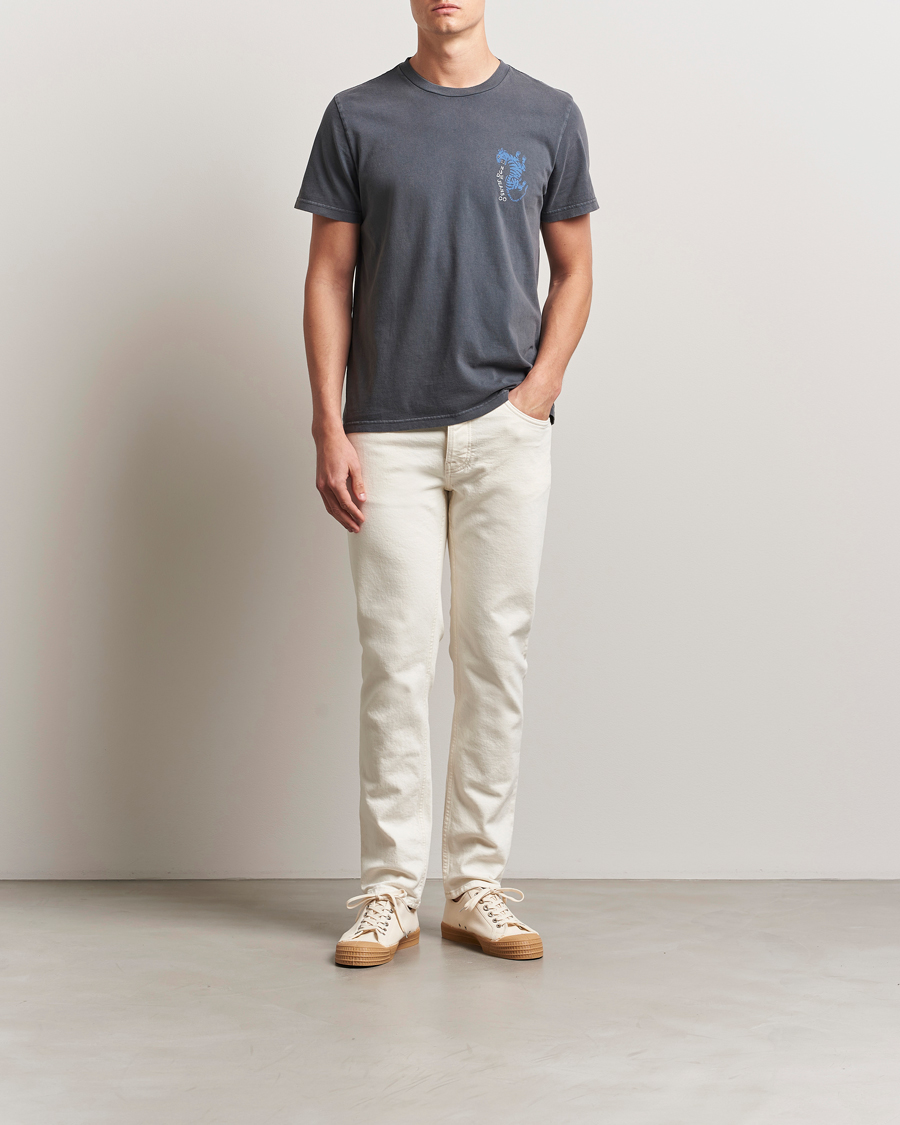 Heren | T-shirts | Nudie Jeans | Roy Wrong Place T-Shirt Antracite
